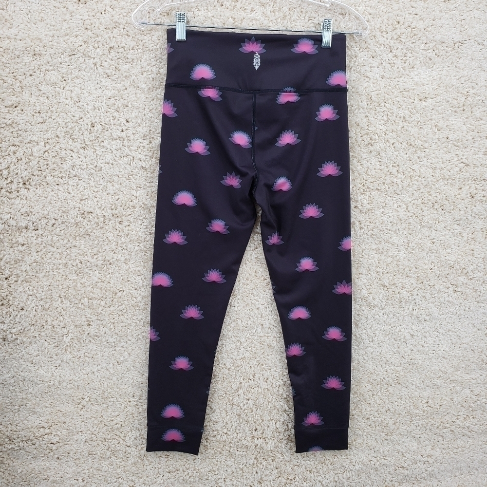 FP Movement Free People women US Small black leggings pink lotus flowers poly - Picture 6 of 11